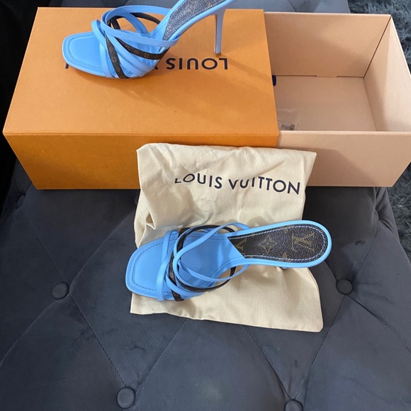 LOUIS VUITTON HEELS , Size 39 Worn Once. - Picture 3 of 3